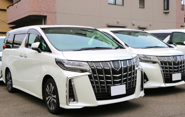 アルファードのカーリース！月額・3年。審査なしはある？法人&個人事業主・社用車など