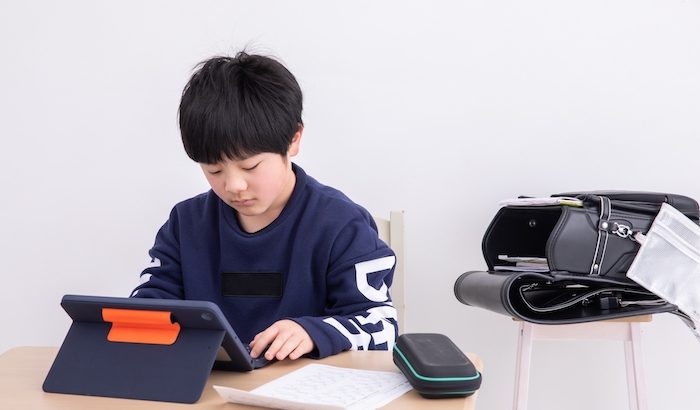 スマイルゼミはやりすぎで最悪？意味ない？やめた理由を幼児・小・中学生別に紹介【体験談】デメリットなど