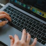 大学生がプログラミングで稼げないと言われる理由は？稼げる方法を解説