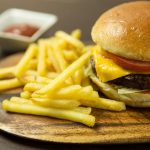 マクドナルドの支払い方法！ドライブスルー・PayPayやd払い、au PAY・クレジットカード使える店舗など